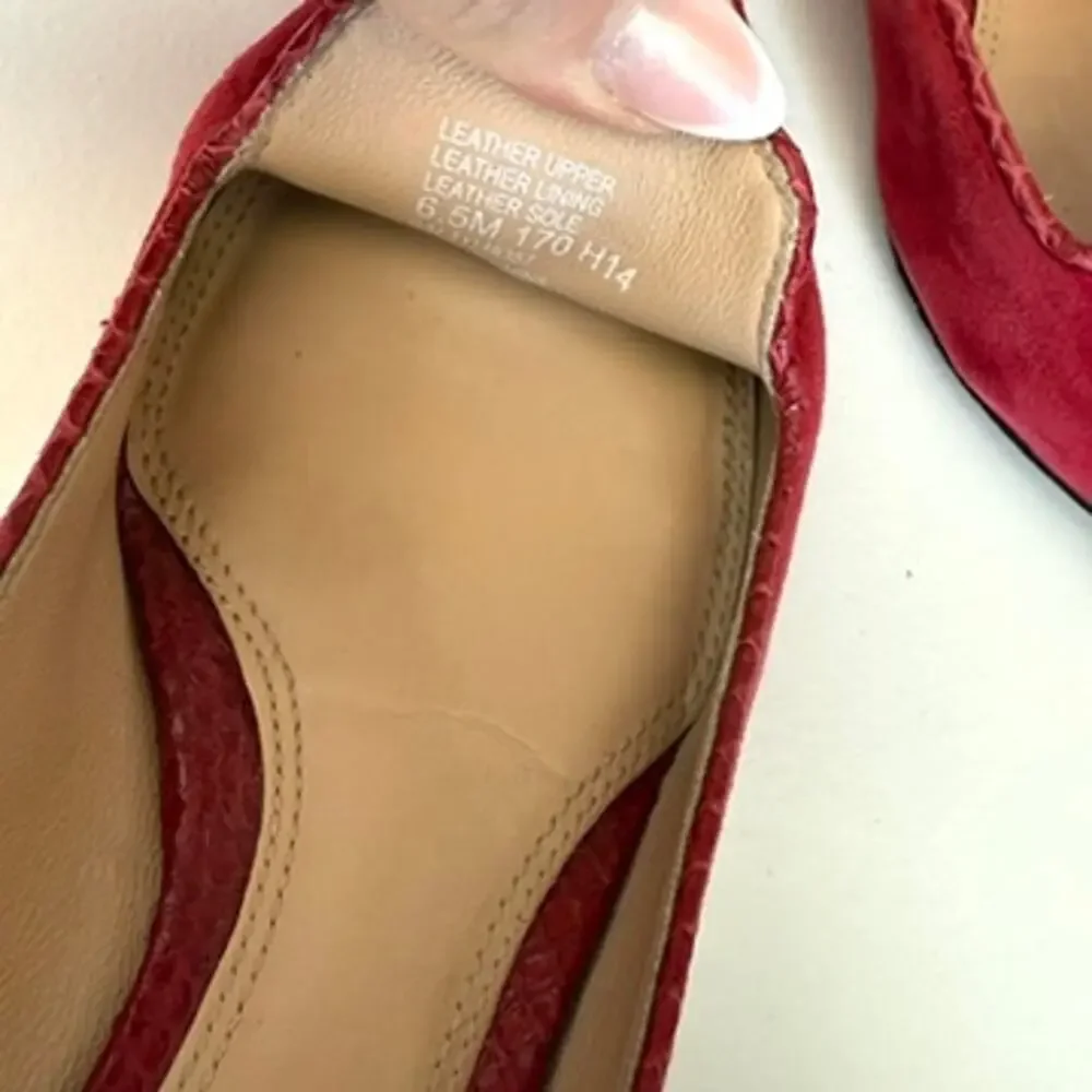 Tory Burch Pointed Toe Flats Raspberry Suede Gold Heel Logo Balletcore 6.5M - Picture 4 of 11